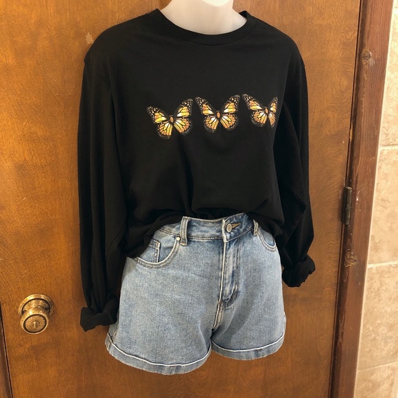 Black butterfly trio graphic tee. NWT size medium - Picture 12 of 14